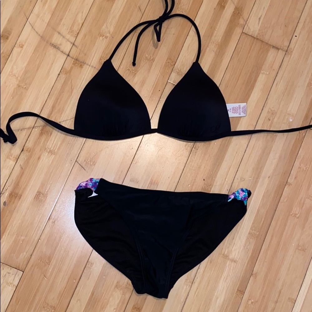 Black bikini